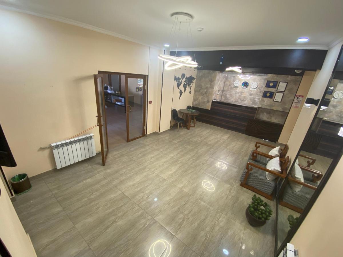 Azimut Hotel Balykchy Kültér fotó