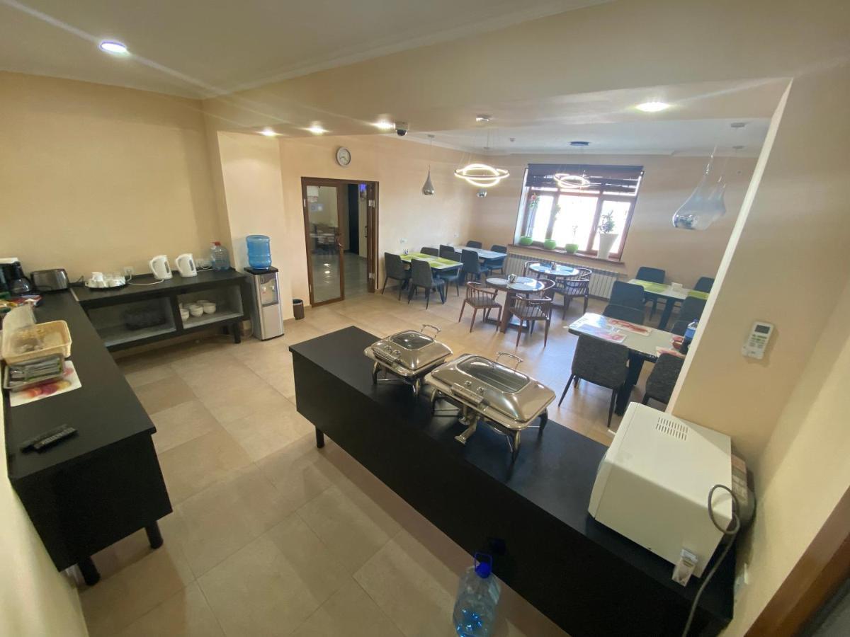 Azimut Hotel Balykchy Kültér fotó